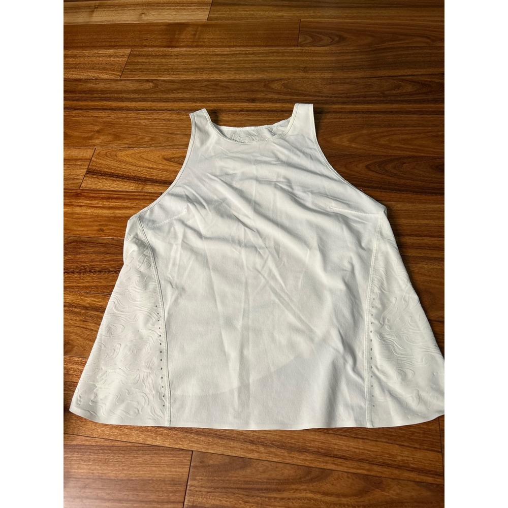 Lululemon White Embossed Swirl Perforated Activewear Tank Top Sleeveless s 4